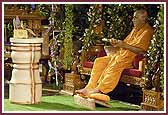 Evening ,Swamishri performs aarti during the Guru Purnima Utsav 
