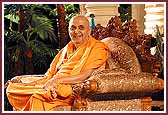 Evening ,Swamishri smiles tenderly during the assembly 