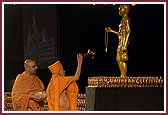 Swamishri sanctifies the 