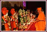 Swamishri performs the murti-pratishtha ritual of arti of the newly consecrated murtis 