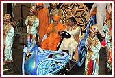 Balaks and Kishores welcome Swamishri on a Dharmarath 