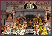 Swamishri with Kishores
