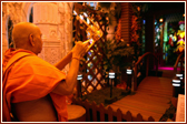  Swamishri performing arti of Ghanshyam Maharaj