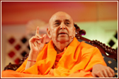  Swamishri gives his blessings in the Yogi Jayanti Festival