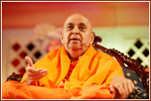  Swamishri gives his blessings in the Yogi Jayanti Festival
