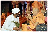  Swamishri meets a wide range of devotees and well-wishers