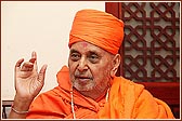  Swamishri just before boarding the aircraft