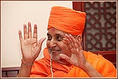  Swamishri just before boarding the aircraft