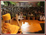 Pramukh Swami Maharaj in Ahmedabad, 16 April 2010 