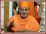 Pramukh Swami Maharaj in Ahmedabad, 16 April 2010 