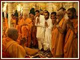 Pramukh Swami Maharaj in Ahmedabad, 16 April 2010 