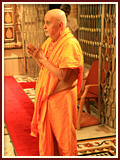 Pramukh Swami Maharaj in Ahmedabad, 16 April 2010 