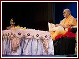 Pramukh Swami Maharaj in Ahmedabad, 19 April 2010 