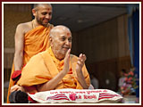 Pramukh Swami Maharaj in Ahmedabad, 19 April 2010 