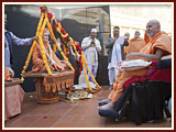 Pramukh Swami Maharaj in Ahmedabad, 19 April 2010 