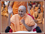 Pramukh Swami Maharaj in Ahmedabad, 19 April 2010 