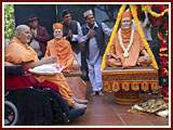 Pramukh Swami Maharaj in Ahmedabad, 19 April 2010 