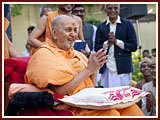 Pramukh Swami Maharaj in Ahmedabad, 19 April 2010 