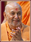 Pramukh Swami Maharaj in Ahmedabad, 19 April 2010 