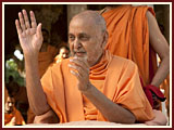 Pramukh Swami Maharaj in Ahmedabad, 24 April 2010 
