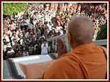 Pramukh Swami Maharaj in Ahmedabad, 25 April 2010 
