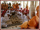 Pramukh Swami Maharaj in Ahmedabad, 25 April 2010 