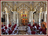 Pramukh Swami Maharaj in Ahmedabad, 25 April 2010 