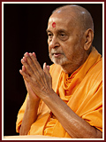Pramukh Swami Maharaj in Ahmedabad, 25 April 2010 
