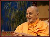 Pramukh Swami Maharaj in Ahmedabad, 25 April 2010 