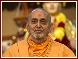 Pramukh Swami Maharaj in Ahmedabad, 25 April 2010 