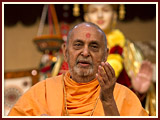 Pramukh Swami Maharaj in Ahmedabad, 25 April 2010 