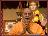 Pramukh Swami Maharaj in Ahmedabad, 25 April 2010 