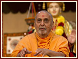 Pramukh Swami Maharaj in Ahmedabad, 25 April 2010 
