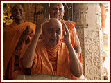 Pramukh Swami Maharaj in Ahmedabad, 27 April 2010 