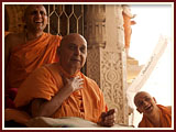 Pramukh Swami Maharaj in Ahmedabad, 27 April 2010 