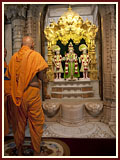 Pramukh Swami Maharaj in Ahmedabad, 27 April 2010 