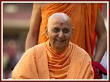 Pramukh Swami Maharaj in Ahmedabad, 27 April 2010 