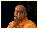 Pramukh Swami Maharaj in Ahmedabad, 27 April 2010 