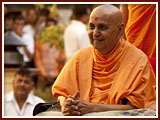 Pramukh Swami Maharaj in Ahmedabad, 27 April 2010 