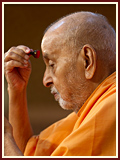Pramukh Swami Maharaj in Ahmedabad, 22 April 2010 