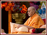 Pramukh Swami Maharaj in Ahmedabad, 22 April 2010 