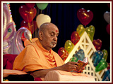 Pramukh Swami Maharaj in Ahmedabad, 22 April 2010 