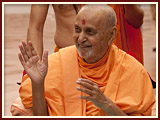 Pramukh Swami Maharaj in Ahmedabad, 22 April 2010 