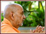Pramukh Swami Maharaj in Ahmedabad, 21 April 2010 