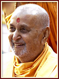 Pramukh Swami Maharaj in Ahmedabad, 21 April 2010 