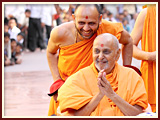Pramukh Swami Maharaj in Ahmedabad, 21 April 2010 
