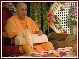 Pramukh Swami Maharaj in Ahmedabad, 12 May 2010 