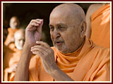Pramukh Swami Maharaj in Ahmedabad, 12 May 2010 