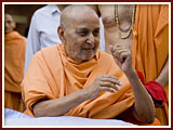 Pramukh Swami Maharaj in Ahmedabad, 12 May 2010 