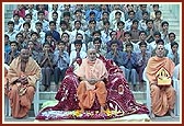 Swamishri with students of Swaminarayan Gurukul, Gondal
